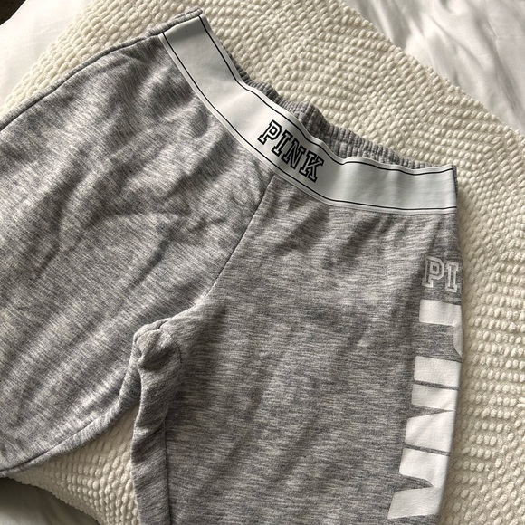 Gray Victoria Secret PINK sweat pants size Medium - Picture 1 of 3
